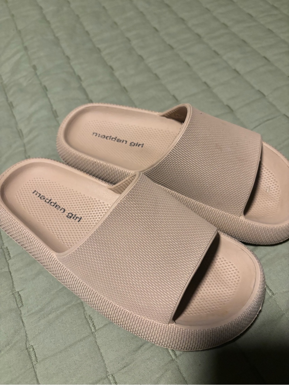 Madden girl beige slide